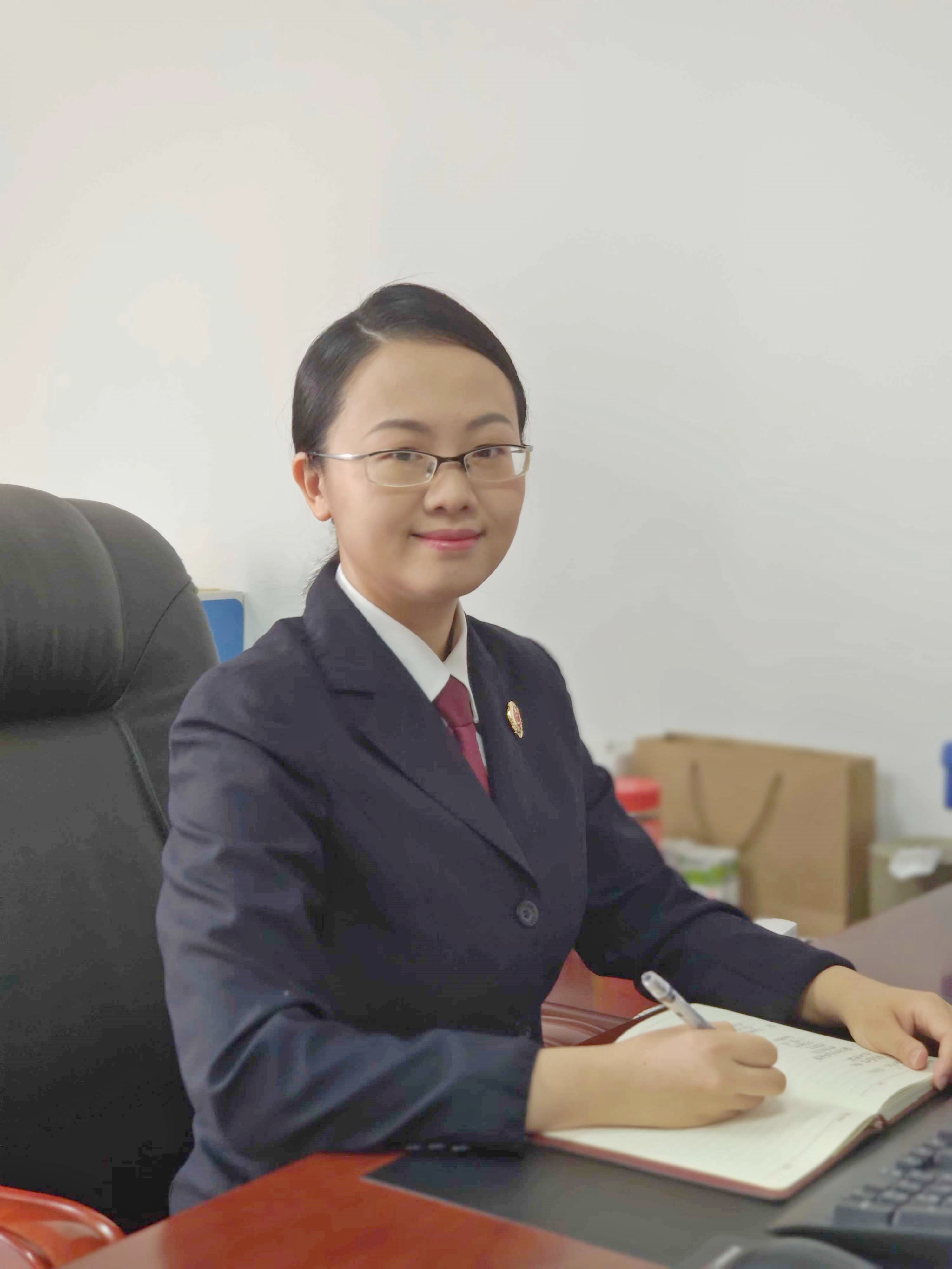 李绮凌.jpg