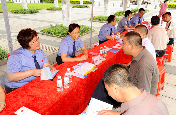 东莞市检察机关开展2013年举报宣传周活动