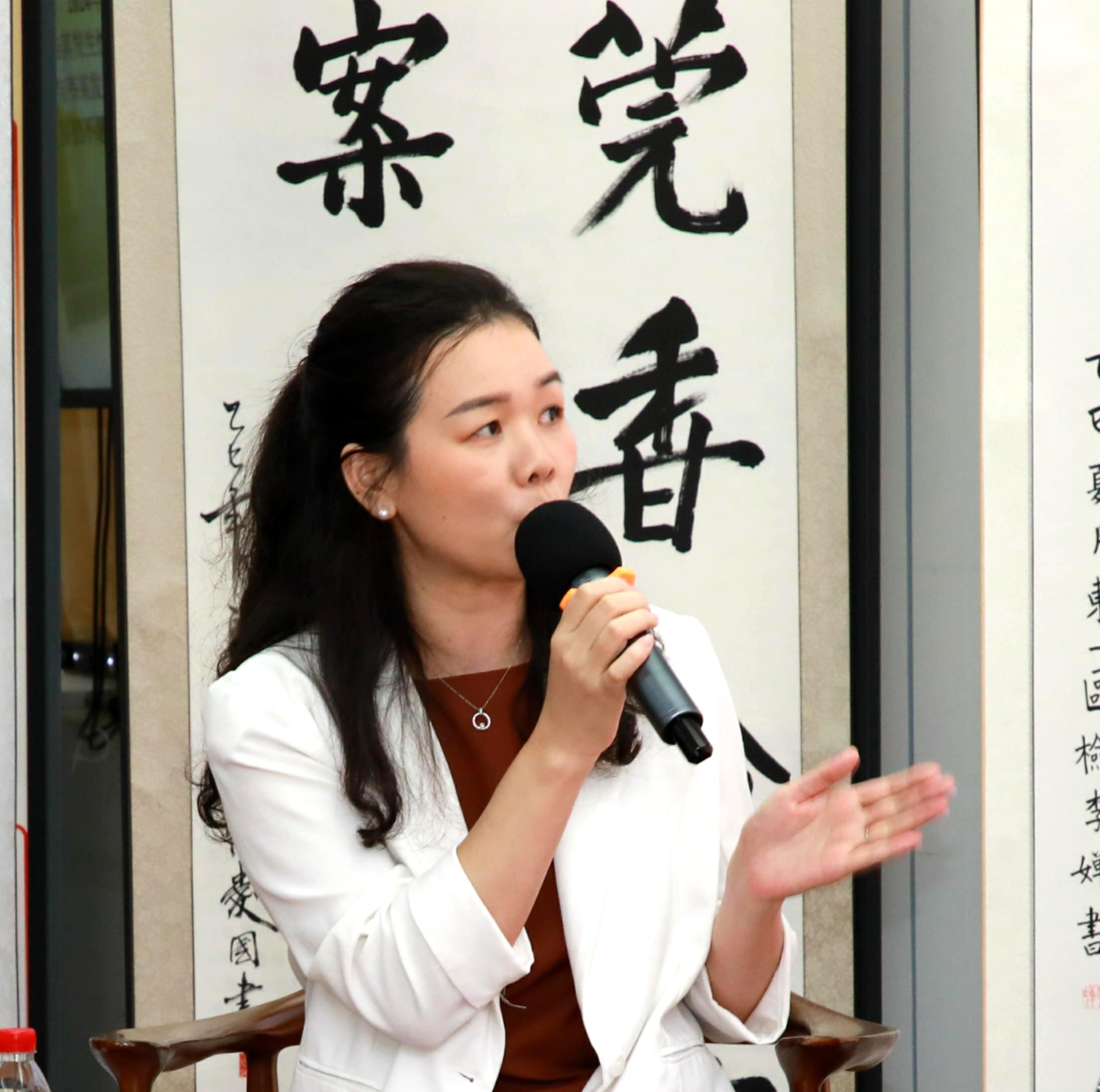 分主持人 张丽娴.JPG